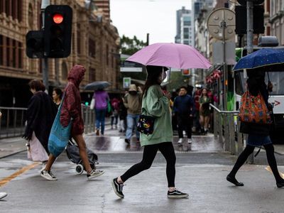 Melburnians hanging onto hybrid working routine