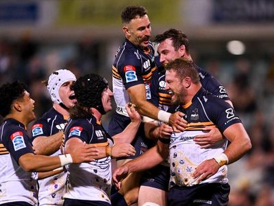 Brumbies win Super thriller to keep Tahs streak alive