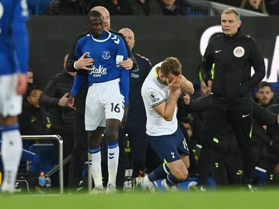 Gary Neville and Jamie Carragher clash over Harry Kane ‘cheat’ claims