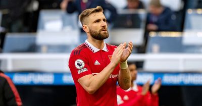 Luke Shaw signs new Manchester United contract