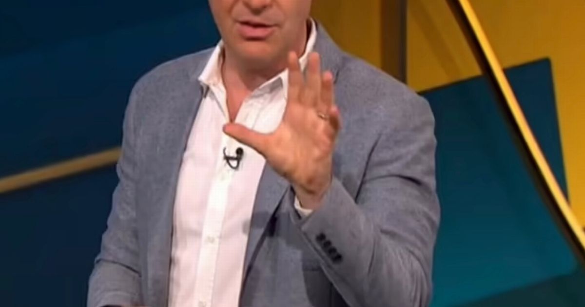 Martin Lewis hits out at Twitter's emoji response after scam account  impersonates him - Mirror Online