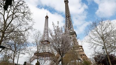 Paris sees double with 'baby' Eiffel tower