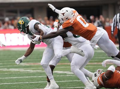 Cardinals to meet with Texas LB DeMarvion Overshown