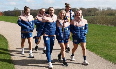 England pair Lauren Hemp and Lucy Parker praise switch to blue shorts