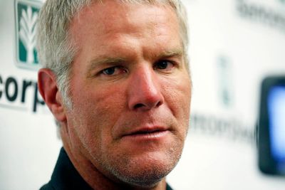 Lawsuit against Favre should be dismissed, attorneys argue