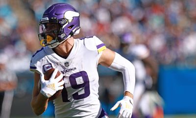 WATCH: Panthers WR Adam Thielen already working out in new look