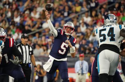 Raiders sign former longtime Patriots backup QB to two-year deal