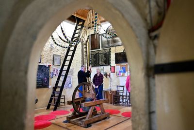 UK bell enthusiasts clamour to 'ring for the king'