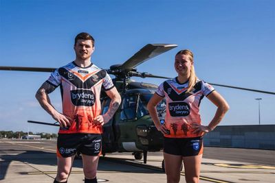 Wests Tigers apologise after accidentally depicting US soldiers on Anzac jersey
