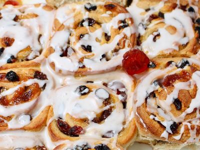 These tear’n’share simnel swirl buns are the perfect Easter treat