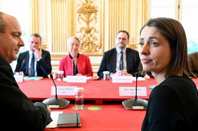 French unions to keep up pensions protest after talks with PM fail