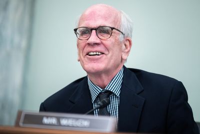 Peter Welch on being the Senate's (old) new guy, dairy, and how Dems like him win rural voters - Roll Call