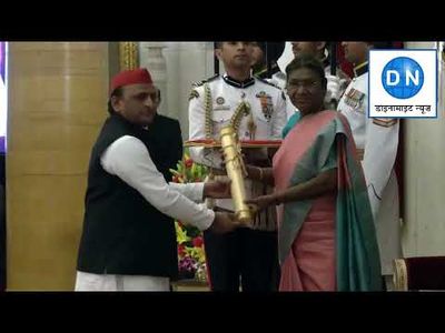 SP patriarch Mulayam Singh Yadav conferred with Padma Vibhushan posthumously; Akhilesh Yadav received the honour