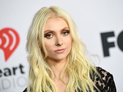 Taylor Momsen delights Gossip Girl fans with photo at iconic NYC filming location