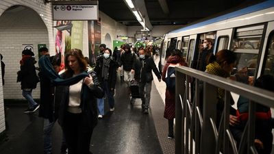 Prosecutors investigate Paris metro operator over air pollution claims