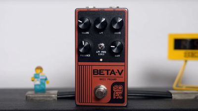 SolidGoldFX introduces the Beta-V – an attempt to pack the tone of a hefty Ampeg bass rig into a compact pedal