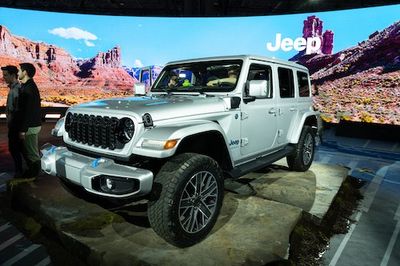 Jeep’s Popular Wrangler 4xe Hybrid Just Got Cheaper and Smarter