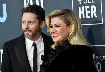 Kelly Clarkson appears to shade ex husband in teaser of new song