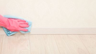 The best way to clean baseboards – pro tips for dusty, greasy, and painted surfaces