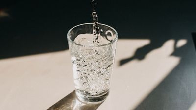 Why you should put a glass of water under the bed at night