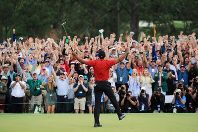 25 awesome photos of Tiger Woods celebrating his 5 Masters wins over the years