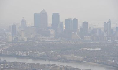 Experts call for stricter air pollution targets to tackle dementia risk