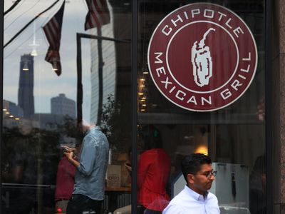 Chipotle and Sweetgreen's short-lived beef over a chicken burrito bowl gets resolved