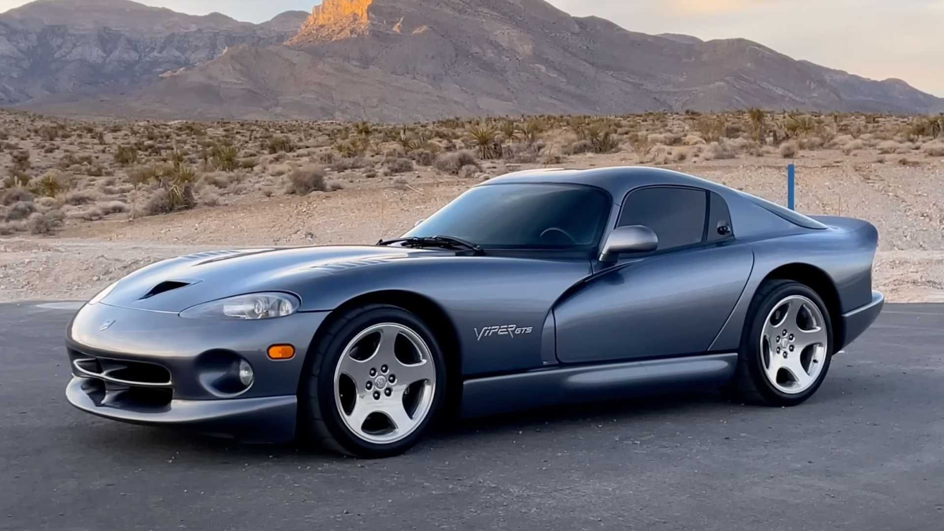 Original Dodge Viper Had BMW Headlights, Other Secrets…