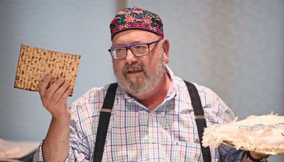 Deerfield rabbi emphasizes ‘empathy,’ ‘justice’ during Passover Seder