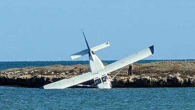 Seven people escape injury in Abrolhos Islands plane crash