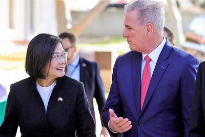 Taiwan president, US House speaker meet, defying China's threats