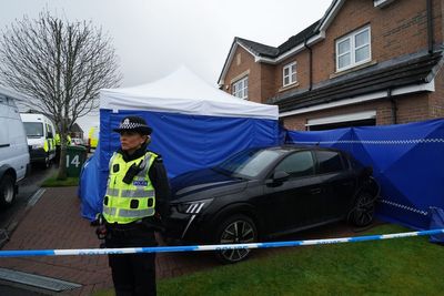 Police remain outside home after Peter Murrell released without charge