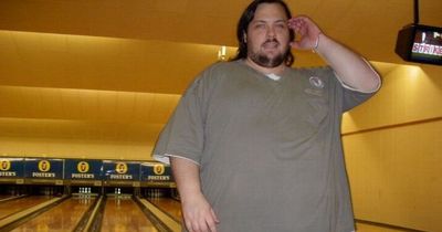 Man who weighed 32 stone now looks completely different