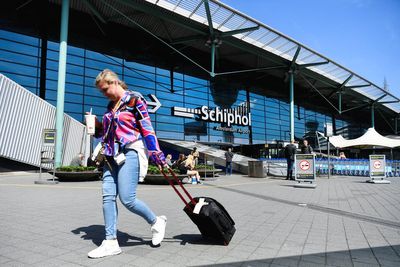 Amsterdam’s Schiphol Airport prevented from reducing flights by Dutch court ruling