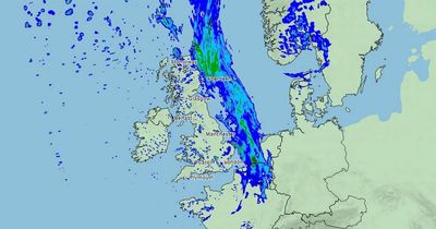 Met Office issues weather warning for gales to smash UK after 18C Easter heatwave