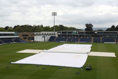 Faulty pitch cover holds up Glamorgan’s season opener against Gloucestershire