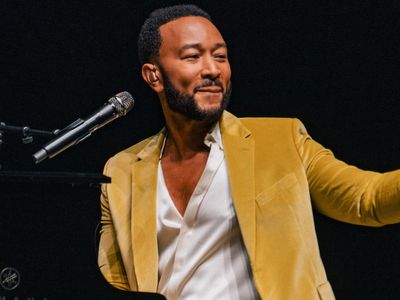 John Legend review, Royal Albert Hall: This no-frills, intimate concert shows the singer at his best