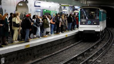 Stink as Paris metro operator suspected of lying about pollution levels
