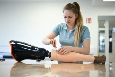 Ukrainians taught about artificial limbs in Germany to help war wounded