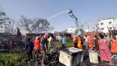 100 shanties reduced to ashes after fire breaks out in Patna's slum area