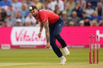 England seamer Reece Topley ruled out of IPL after dislocating shoulder
