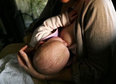 Breastfeeding less likely to lead to learning difficulties, Scottish study finds
