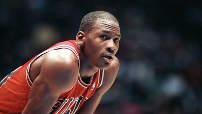 Who plays Michael Jordan in AIR?