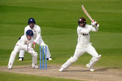 Ben Foakes helps defending champions Surrey recover from poor start on day one