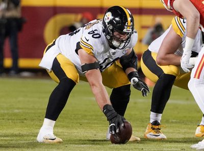 Giants agree to terms with center J.C. Hassenauer