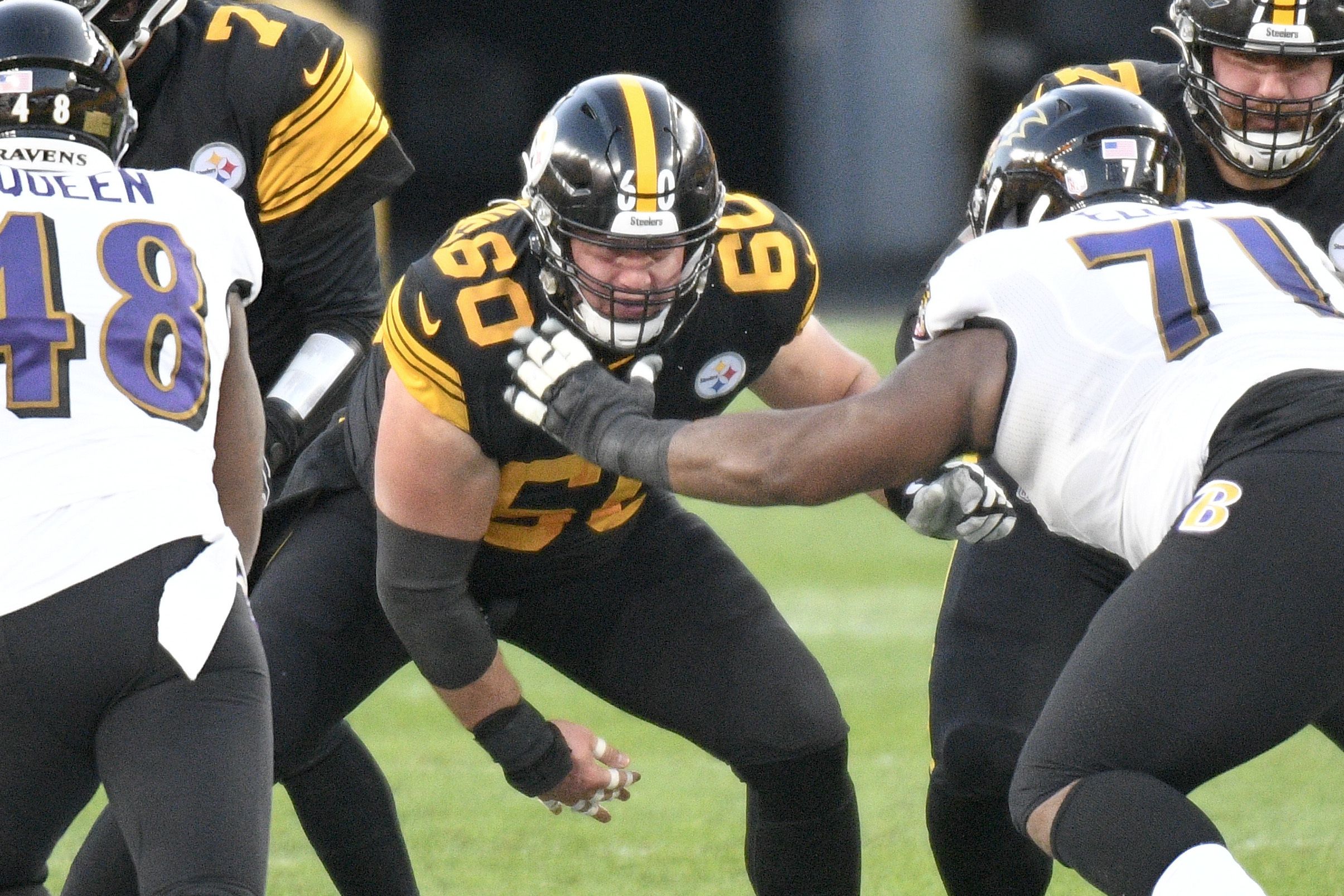 Former Steelers center J.C. Hassenauer agrees to terms…
