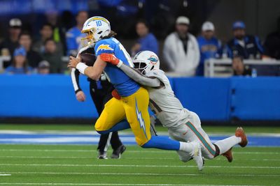 Former Dolphins DB Eric Rowe signs with Panthers