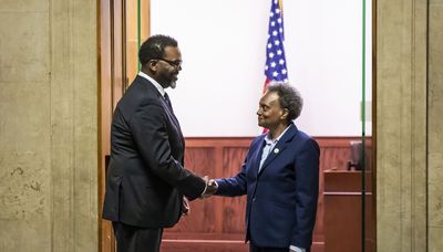 Meeting of the mayors: Johnson feels ‘historic moment’ discussing transition with Lightfoot — ‘We are uniting this city today’