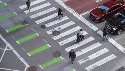 Chicago crosswalk signals violate disabilities act, federal judge rules