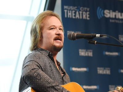 Country star Travis Tritt boycotts Anheuser-Busch beers over company’s trans influencer partnership